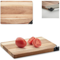 Planche à découper en bois d'acacia avec aiguiseur de couteau dans un angle, personnalisable avec votre logo et ou texte par gravure ou impression