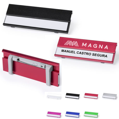 Badge d’identification personnalisé avec votre logo et texte par impression ou gravure laser.